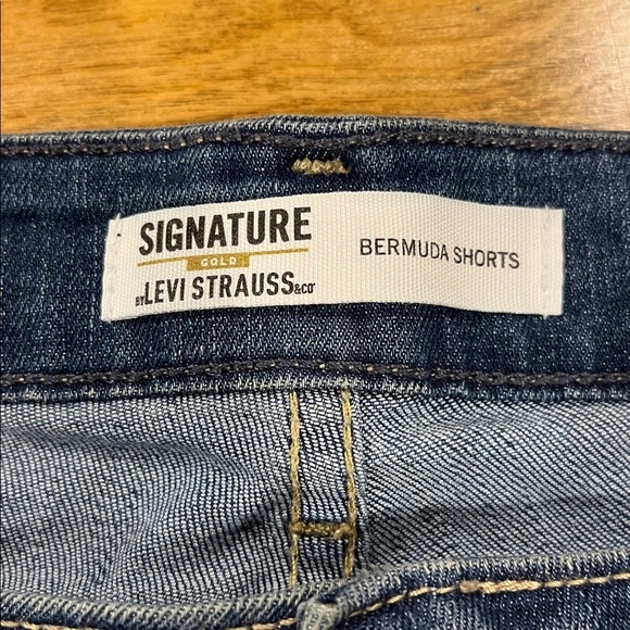 Signature Levi Strauss Bermuda Denim Shorts - Picture 2 of 5